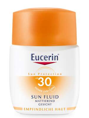 Sie sehen eine Packung Eucerin SUN FLUID LSF 30 für normale bis Mischhaut, Produktbild: 01 Eucerin SUN FLUID LSF 30 für normale bis Mischhaut, A-Nr.: 3270013 - 01