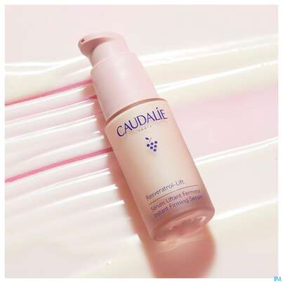 Sie sehen eine Packung Caudalie Resveratrol/lift Straffungsserum 30ml, Produktbild: 04 Caudalie Resveratrol/lift Straffungsserum 30ml, A-Nr.: 5780959 - 04