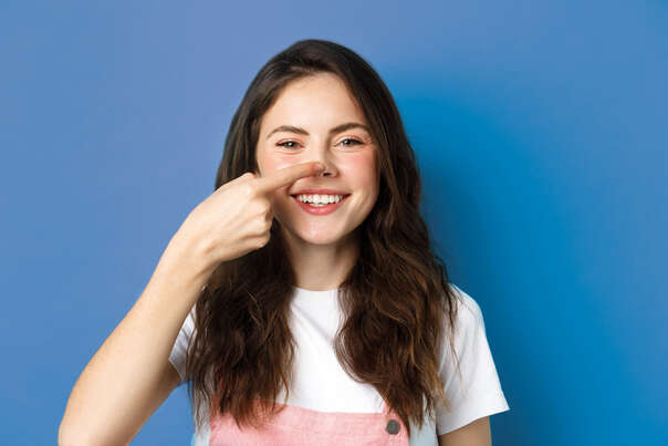 Sie sehen eine Packung NasuMel Nasenwundsalbe, Produktbild: 03 NasuMel Nasenwundsalbe, A-Nr.: 3282080 - 03