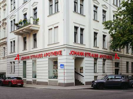 Außenansicht der Johann Strauss Apotheke