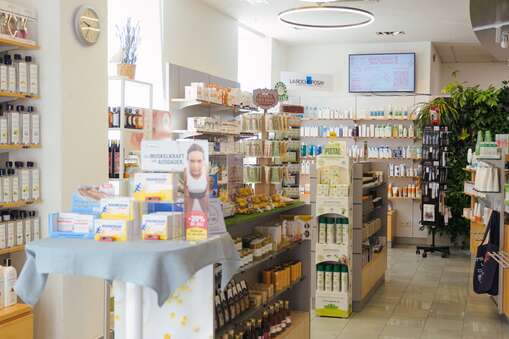 Innenansicht der Johann Strauss Apotheke
