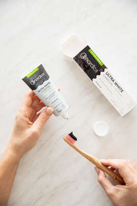 Nordics Bio Zahnpasta Ultra White Aktivkohle Matcha ohne Fluorid, A-Nr.: 5332149 - 03