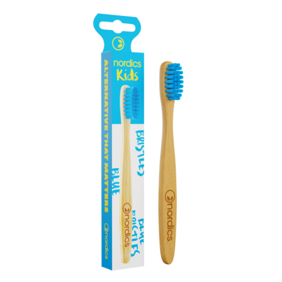 Sie sehen eine Packung Nordics Öko Zahnbürste Kids Bambus mit blauen Borsten, Produktbild: 01 Nordics Öko Zahnbürste Kids Bambus mit blauen Borsten, A-Nr.: 5332020 - 01