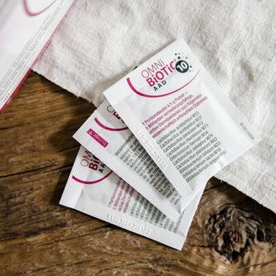 Sie sehen eine Packung OMNi-BiOTiC® 10 AAD, 20 Sachets a 5g, Produktbild: 03 OMNi-BiOTiC® 10 AAD, 20 Sachets a 5g, A-Nr.: 4741868 - 03
