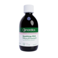 Sie sehen eine Packung Nordics Mundwasser beruhigende frische Minze, Produktbild: 01 Nordics Mundwasser beruhigende frische Minze, A-Nr.: 5332238 - 01