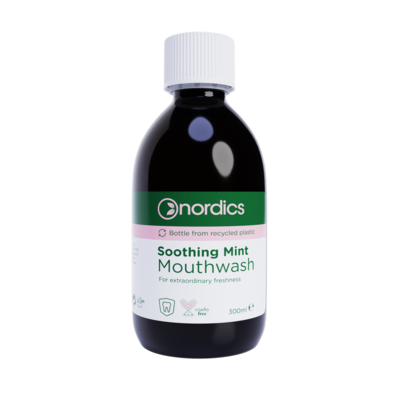 Sie sehen eine Packung Nordics Mundwasser beruhigende frische Minze, Produktbild: 01 Nordics Mundwasser beruhigende frische Minze, A-Nr.: 5332238 - 01