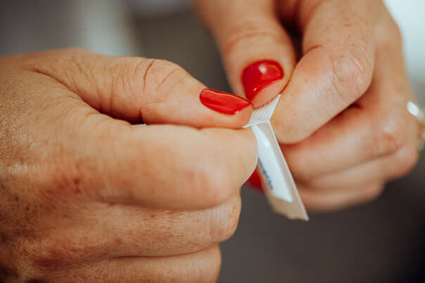 Sie sehen eine Packung Glycerin Zäpfchen Rösch 1g 10 Stk., Produktbild: 03 Glycerin Zäpfchen Rösch 1g 10 Stk., A-Nr.: 1304570 - 03