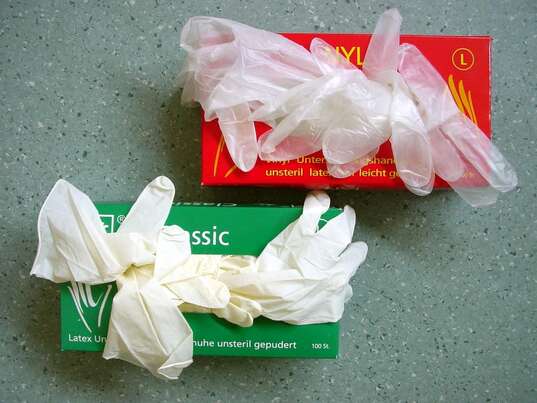Sie sehen eine Packung all.Med.Sale Einmalhandschuhe Vinyl Gr. L, Produktbild: 02 all.Med.Sale Einmalhandschuhe Vinyl Gr. L, A-Nr.: 3252535 - 02