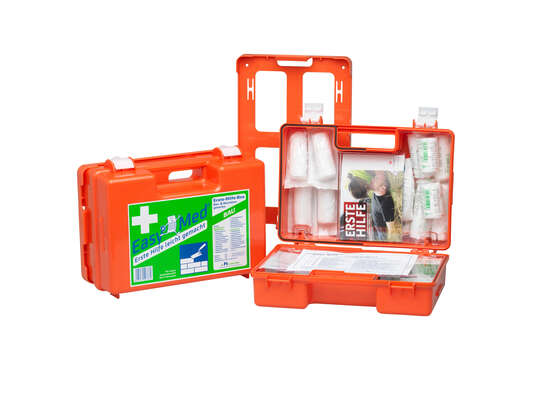 Sie sehen eine Packung EasyMed Erste Hilfe Kasten Bau Type 1, Produktbild: 03 EasyMed Erste Hilfe Kasten Bau Type 1, A-Nr.: 2620617 - 03